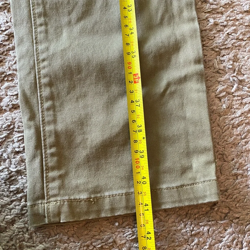 Levi’s chinos khaki straight legs tapered men’s pants size W33 L32